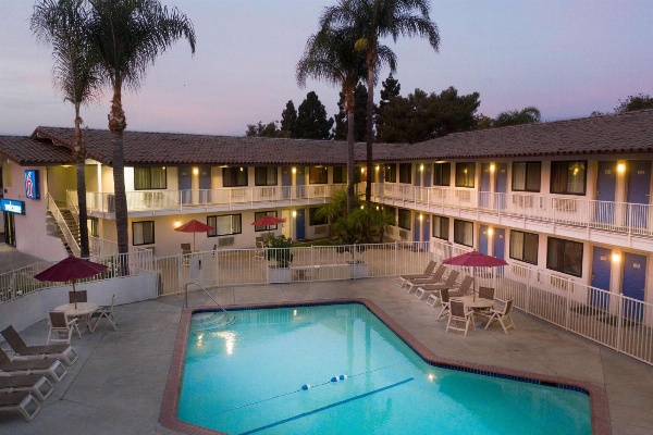 Motel 6-Camarillo, CA image 1
